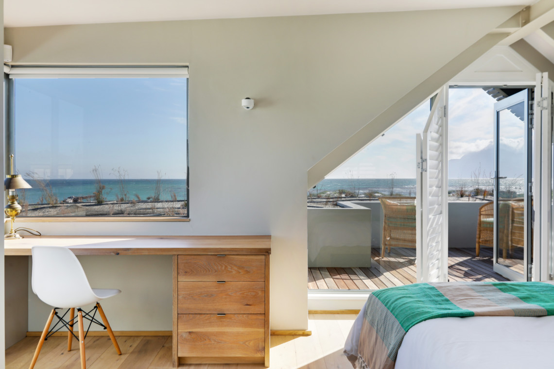 blue-ocean-beach-house-10-1140x760