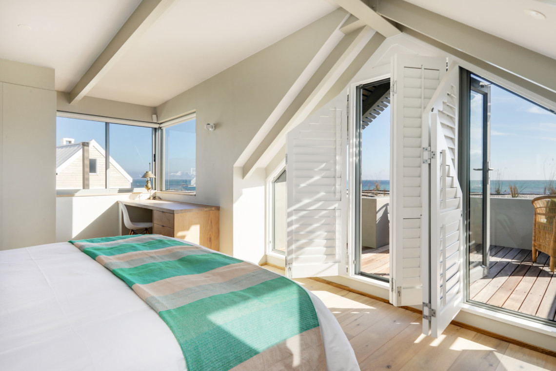 blue-ocean-beach-house-11-1140x760