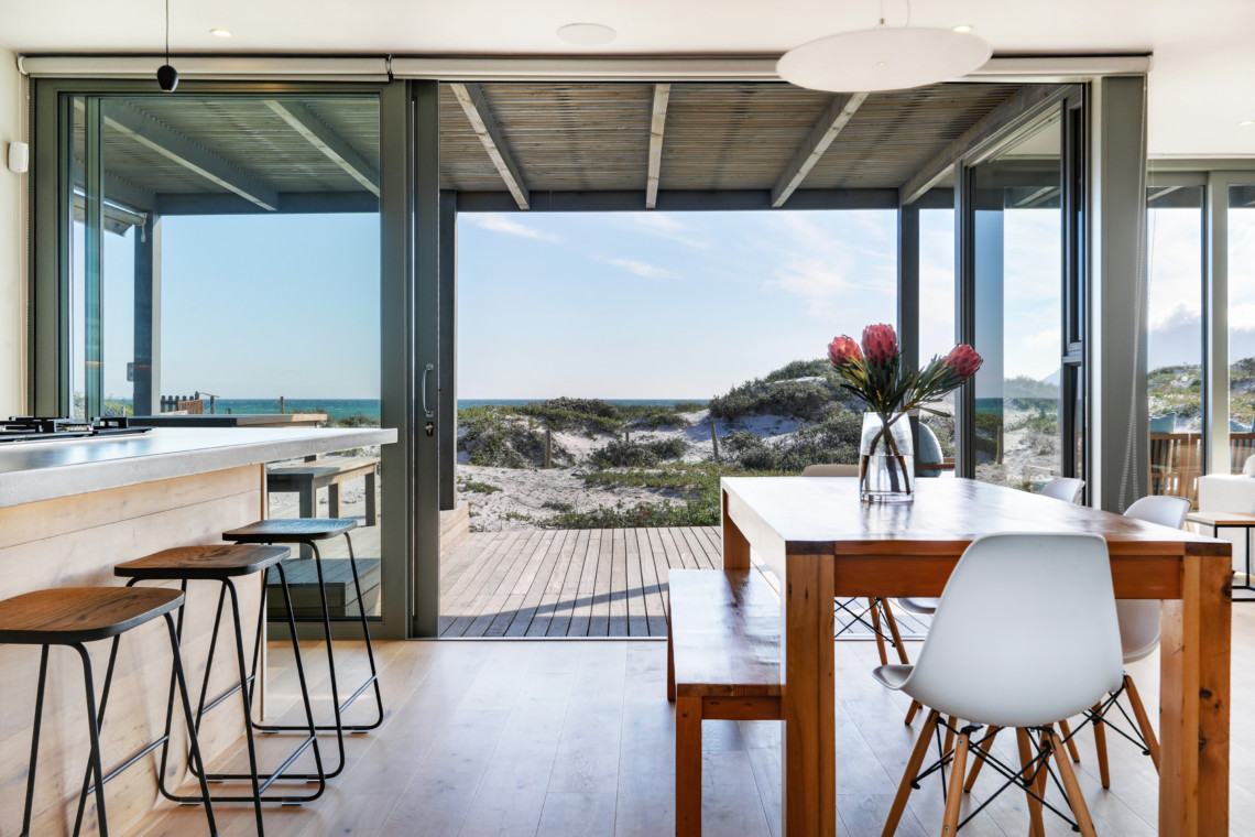 blue-ocean-beach-house-16-1140x760