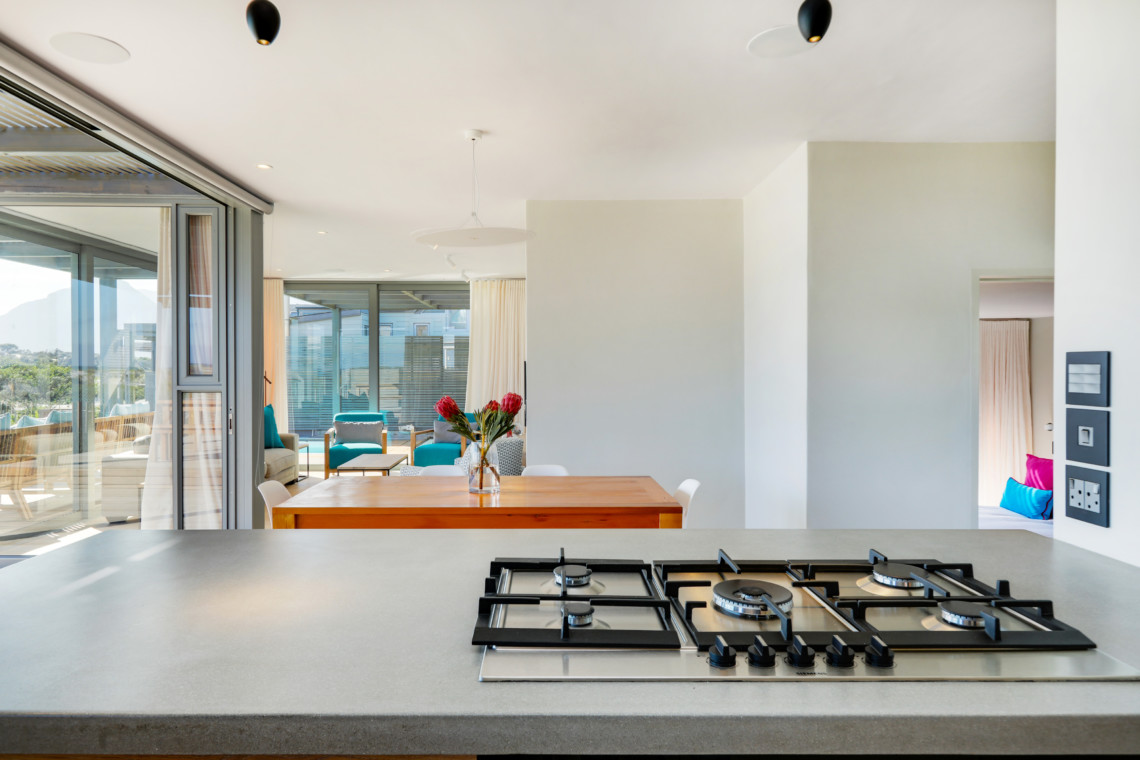 blue-ocean-beach-house-18-1140x760