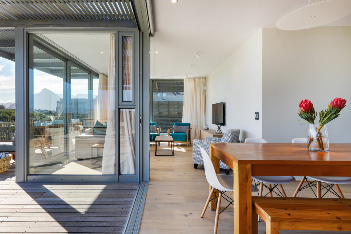 blue-ocean-beach-house-20-1140x760