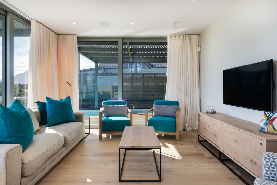 blue-ocean-beach-house-22-1140x760