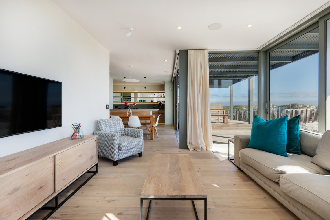blue-ocean-beach-house-23-1140x760