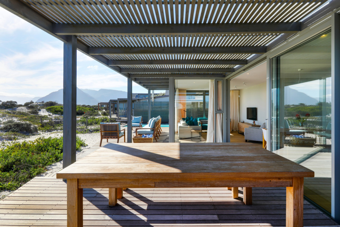 blue-ocean-beach-house-27-1140x760