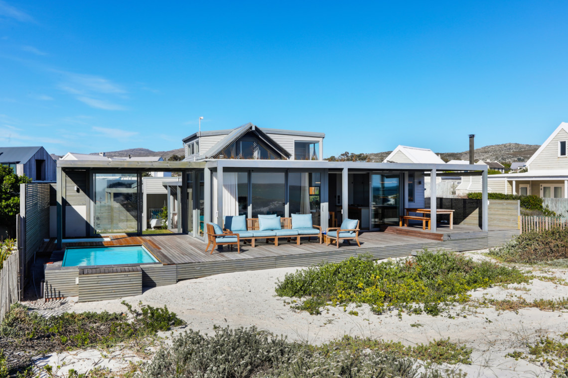 blue-ocean-beach-house-37-1140x760