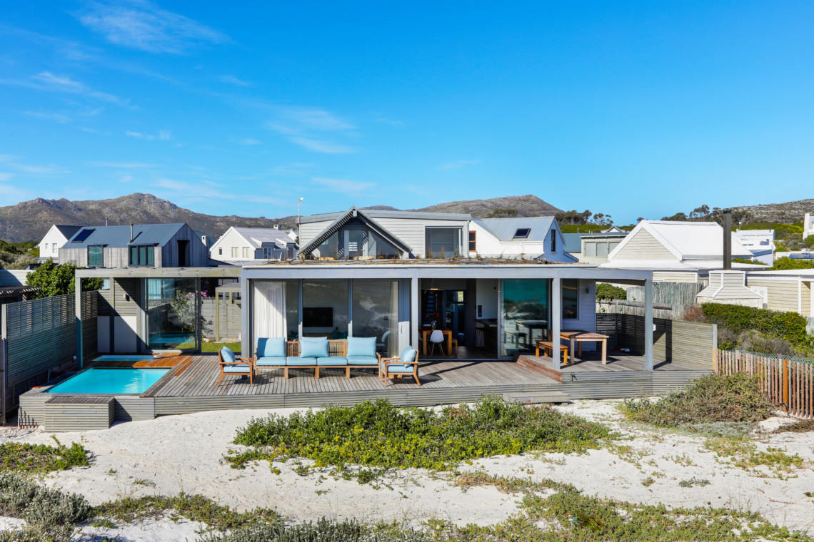 blue-ocean-beach-house-38-1140x760