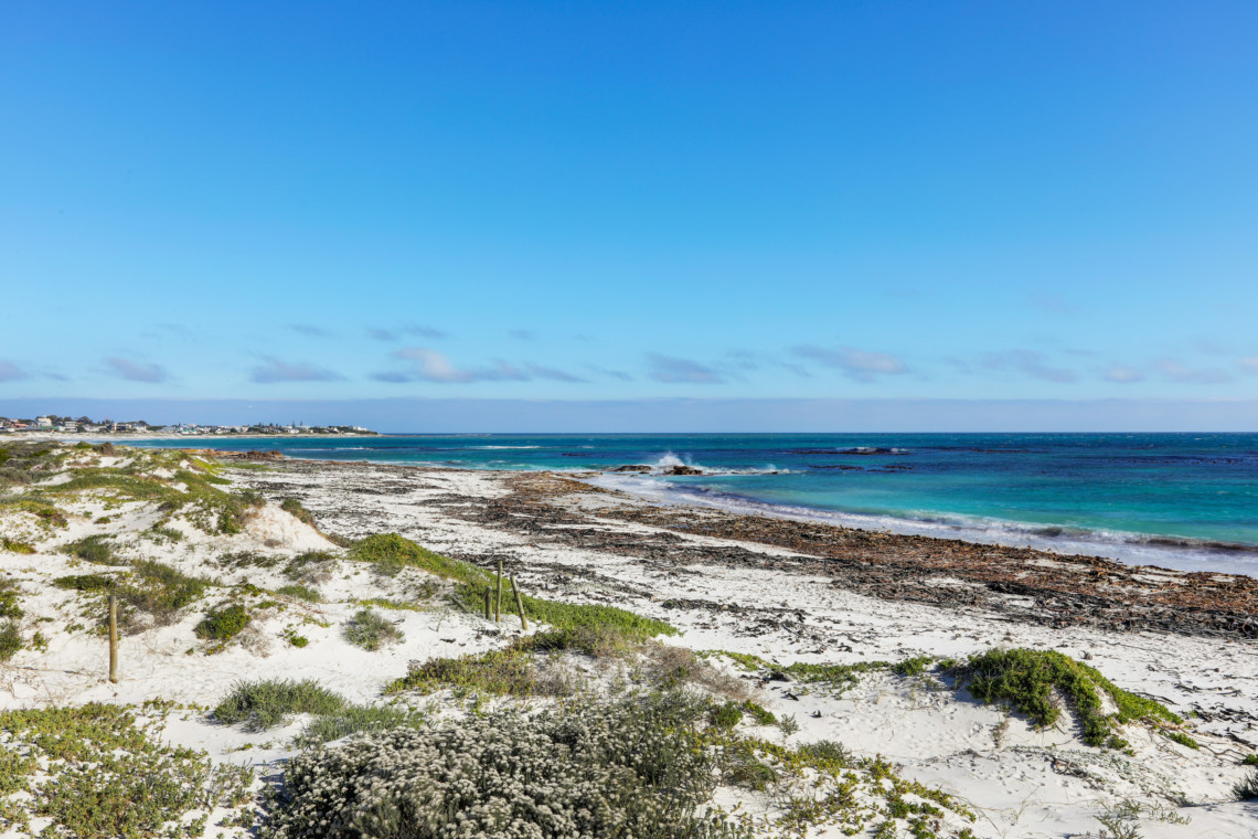 blue-ocean-beach-house-39-1140x760