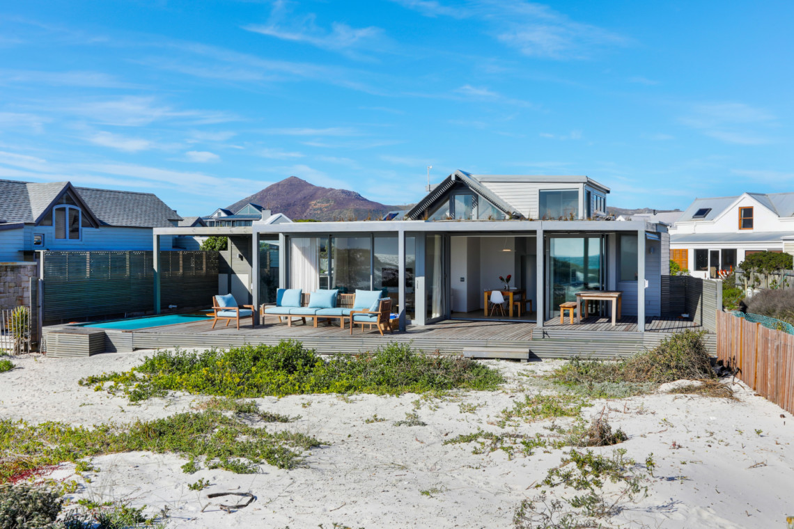 blue-ocean-beach-house-40-1140x760