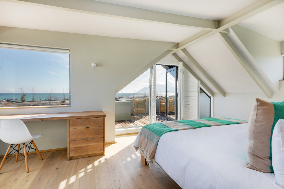 blue-ocean-beach-house-9-1140x760
